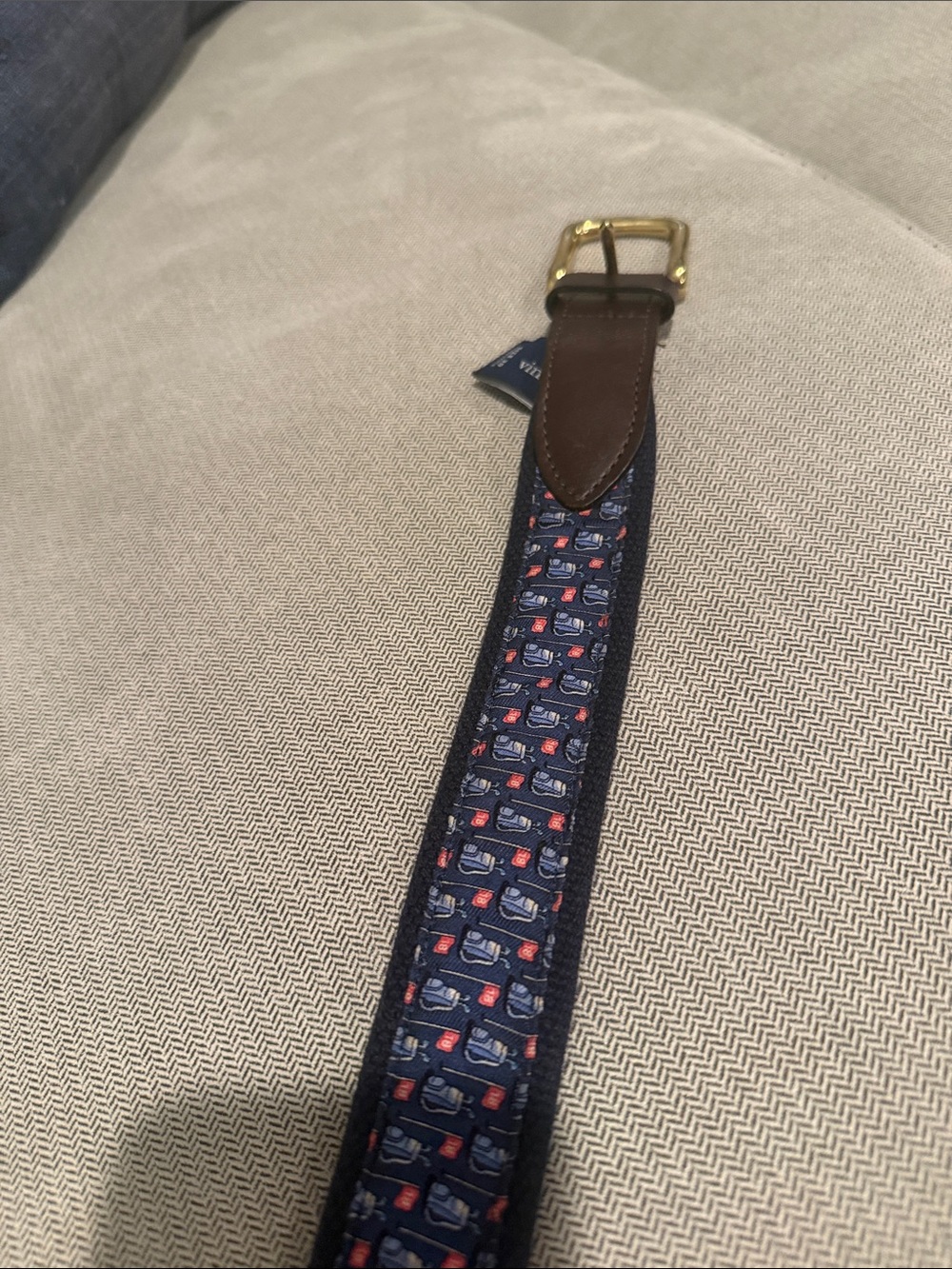 Vineyard Vines Men's Navy golf bag-Patterned Leather-Trim Belt with Brass Buckle